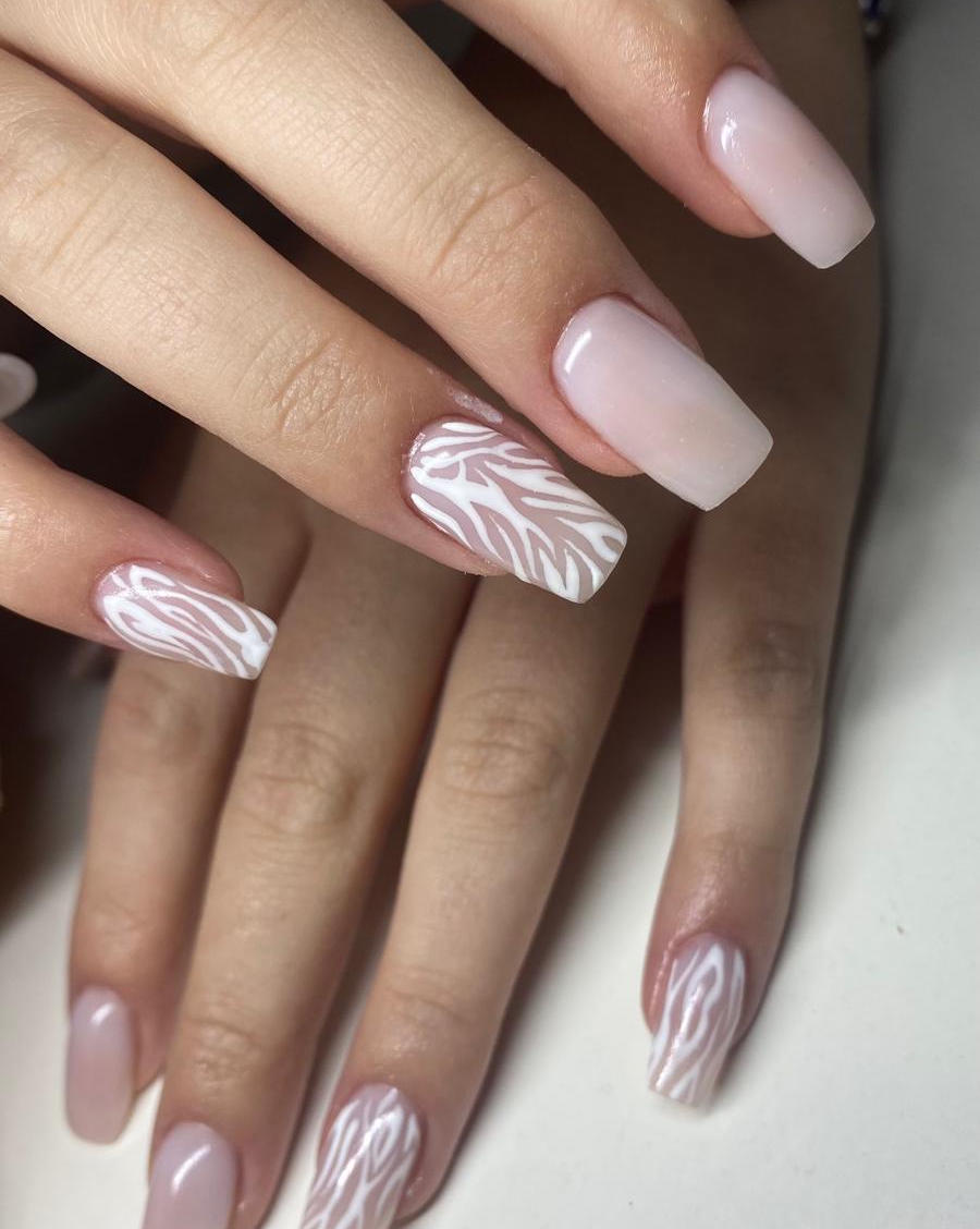 Manichiură pink zebra