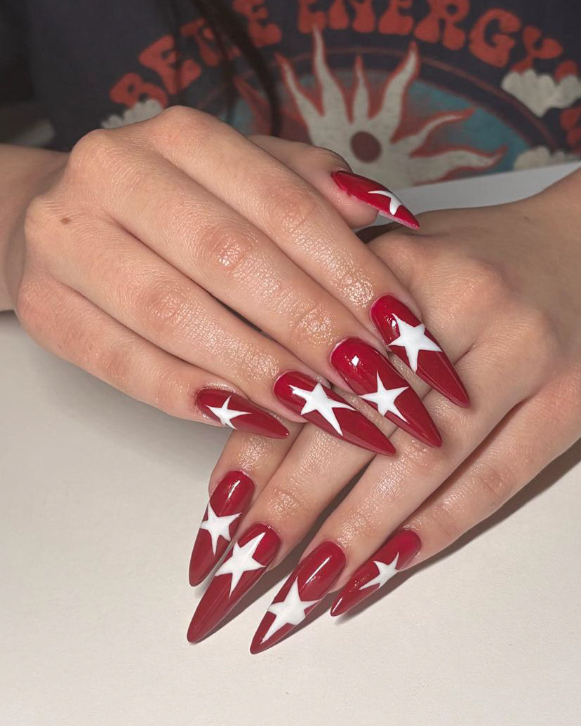 Manichiură red star